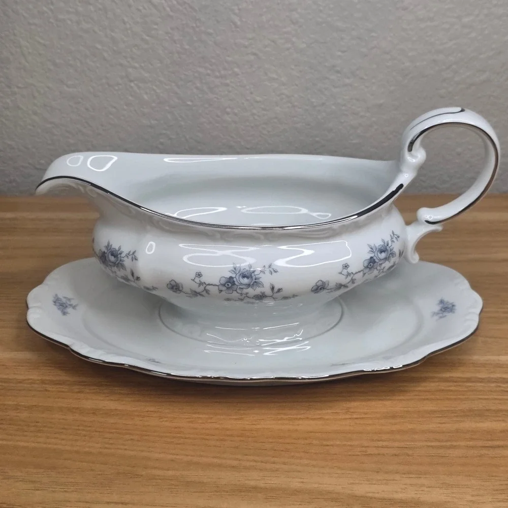 Johann Haviland Blue Garland Gravy Boat & Attached Underplate Bavaria Germany